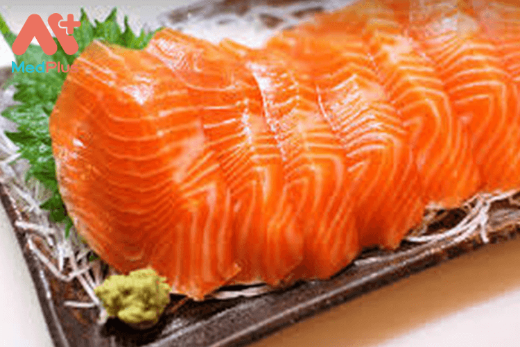 Lợi ích dinh dưỡng của cá hồi cho bé yêu