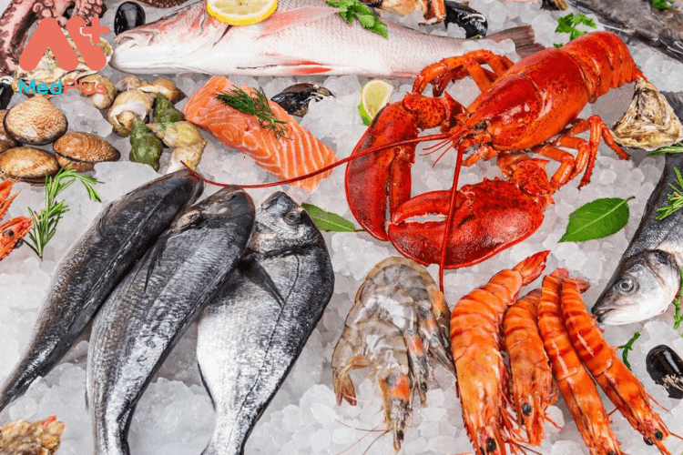 Khi bị dị ứng hải sản, tuyệt đối không được ăn hải sản gây dị ứng và các loại hải sản khác.