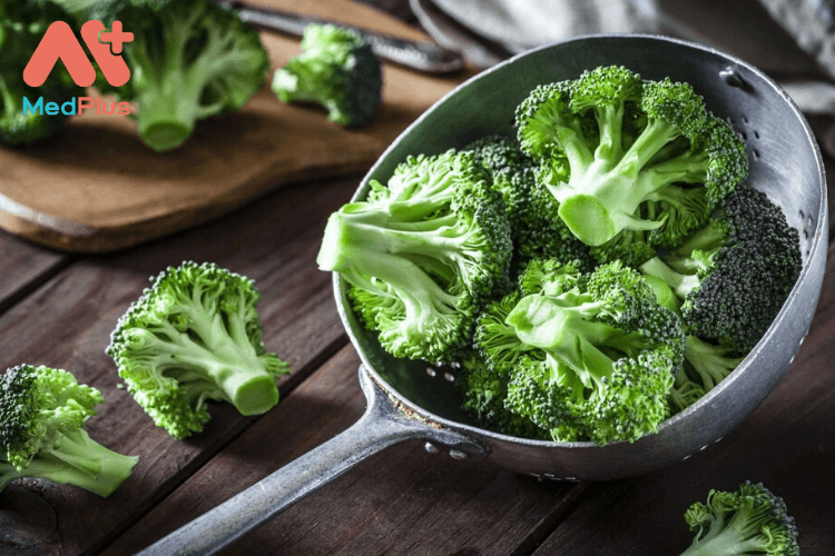 Bông cải xanh là một loại rau nổi tiếng giàu canxi và vitamin C.