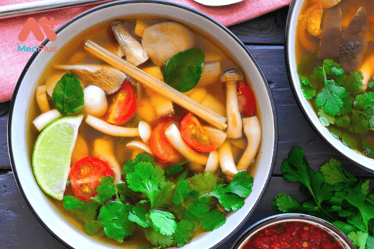Canh tom kha nấm rơm