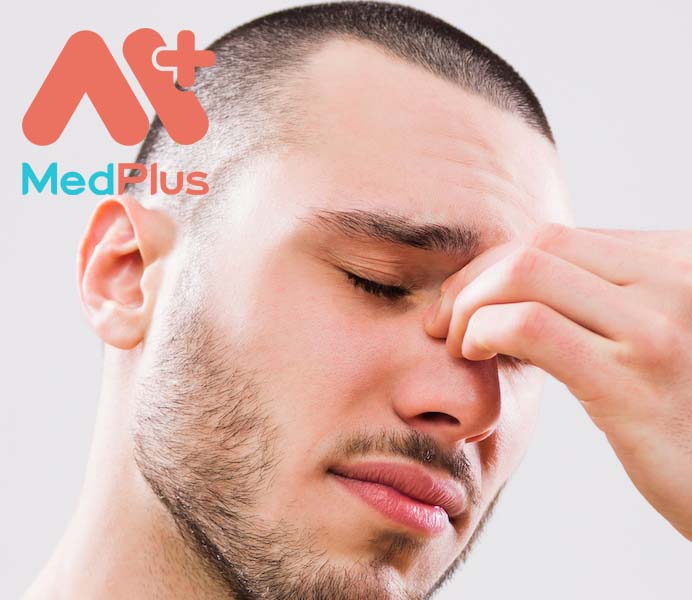 man with sinus pain - Medplus