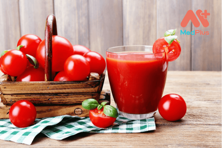 Nước ép cà chua tốt cho người bị nhiệt miệng