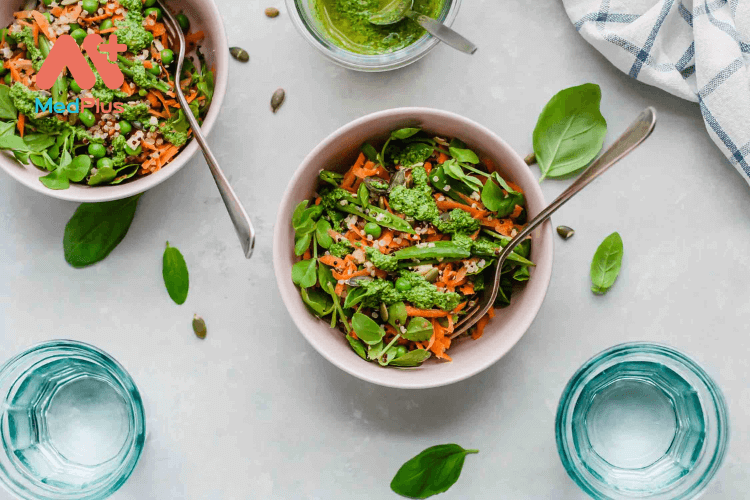 Salad diêm mạch với đậu và số húng quế