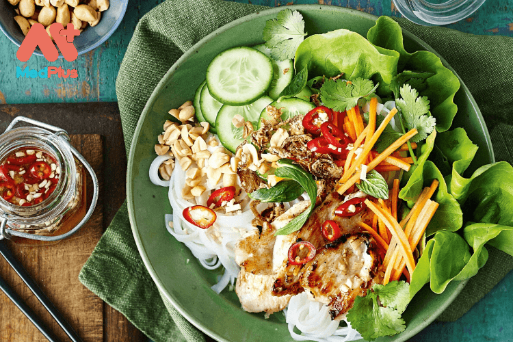 Salad gà kiểu Việt Nam