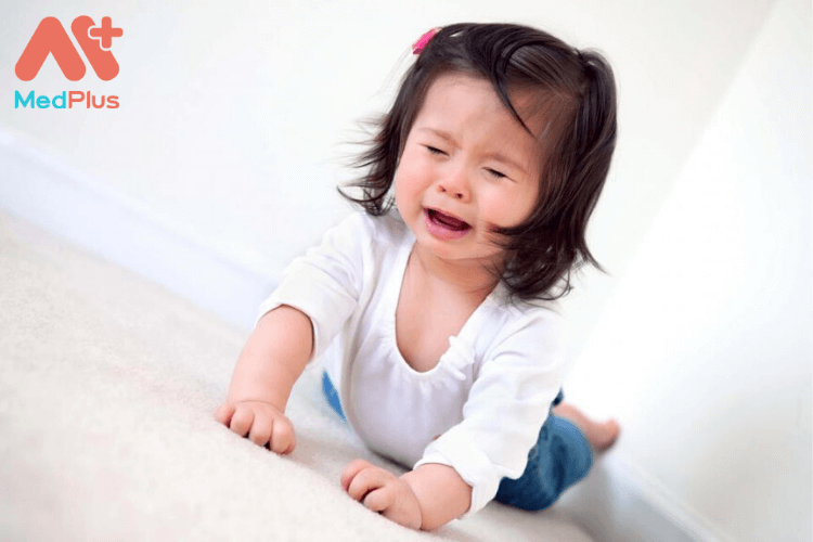 Trẻ nhỏ bị gãy tay có sao không?