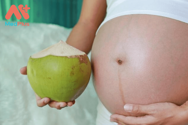 Nước dừa cũng giúp giảm tình trạng táo bón.