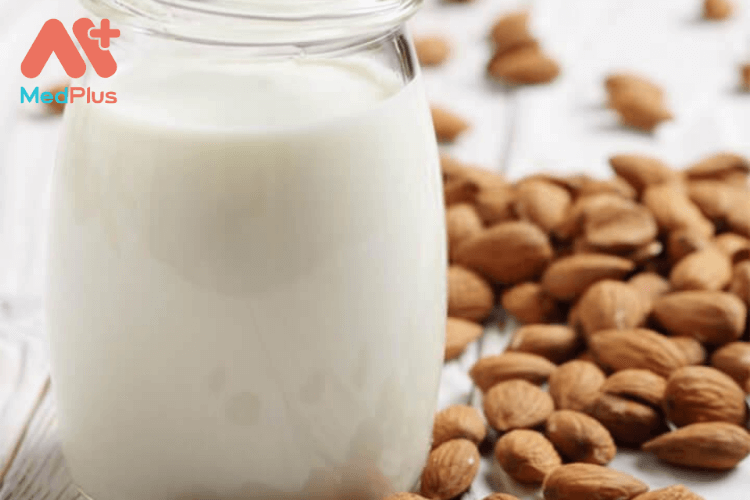 Sữa là thức uống giàu protein do đó nó không chỉ giúp mẹ bổ sung năng lượng.