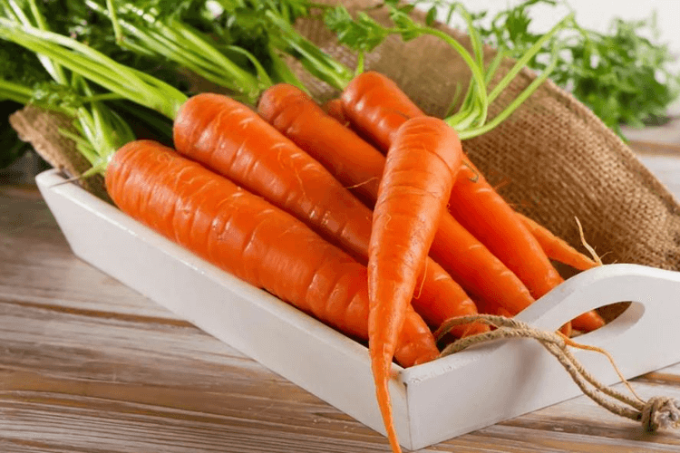 Mẹ bầu bị đầy bụng nên ăn gì: Cà rốt