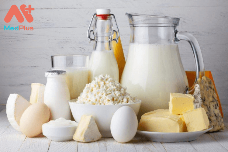 Mẹ bầu bị gãy xương cánh tay nên ăn gì: Sữa và các chế phẩm từ sữa