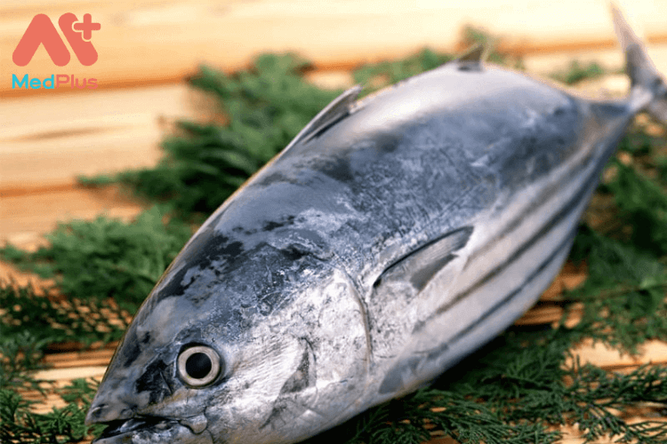 Mẹ bầu bị ngứa nổi mụn nước nên ăn gì: Cá ngừ