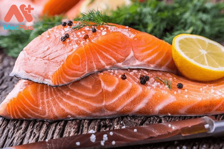 Người bị nổi mụn thịt nên ăn gì: Cá hồi