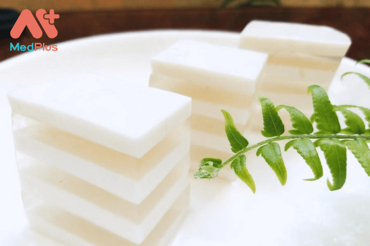 Món ăn vặt ngày hè cho bà bầu, vừa giải nhiệt lại bổ dưỡng 131 Rau câu dừa là món giải khát tuyệt vời vào những ngày nắng nóng oi bức.