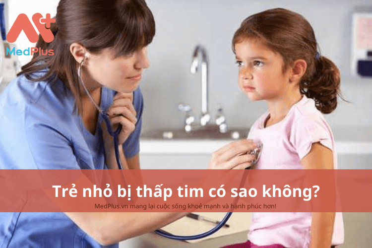 Trẻ nhỏ bị thấp tim có sao không?