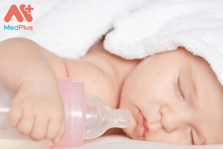 Trẻ sơ sinh bị bú ít có sao không?