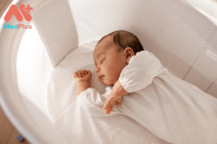 Trẻ sơ sinh ngủ nhiều có sao không?