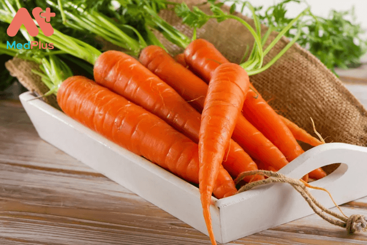 Bị rụng nhiều tóc nên ăn gì: Cà rốt