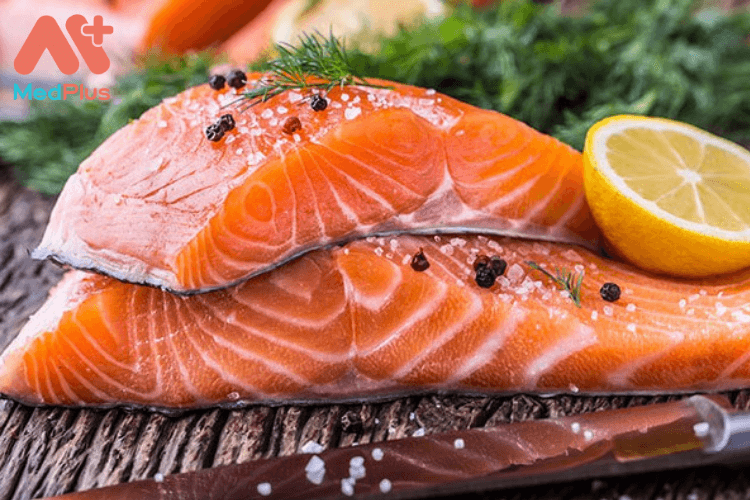 Người bị xuất huyết dạ dày nên ăn gì: Cá hồi