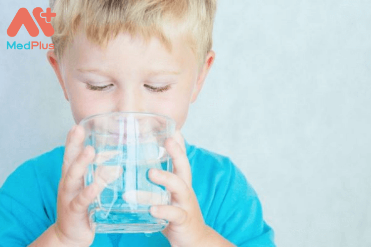 Vai trò của nước lọc đối với sự phát triển toàn diện của trẻ