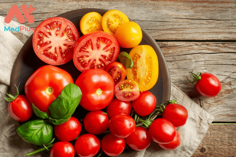 Người bị sưng âm đạo nên ăn gì: Cà chua