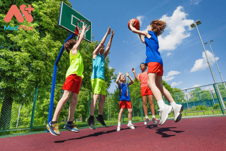 6 vai trò của bóng rổ đối với sự phát triển của trẻ mẹ cần biết