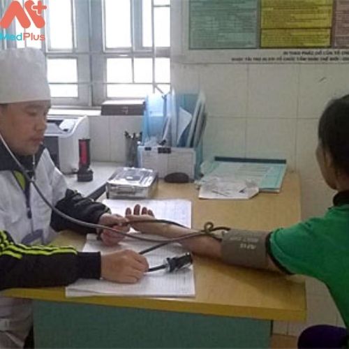 Người bệnh tới thăm khám tại Phòng khám Đa khoa khu vực Phong Dụ Hạ.