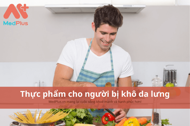 Người bị khô da lưng nên ăn gì để giảm tình trạng bong tróc, đau ngứa?