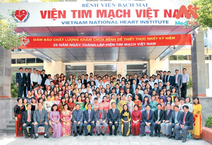 Đội ngũ y bác sĩ tại Viện tim mạch Việt Nam