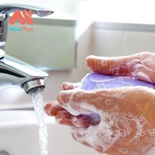 Rửa tay bằng xà phòng là cách để phòng ngừa dịch bệnh Covid-19