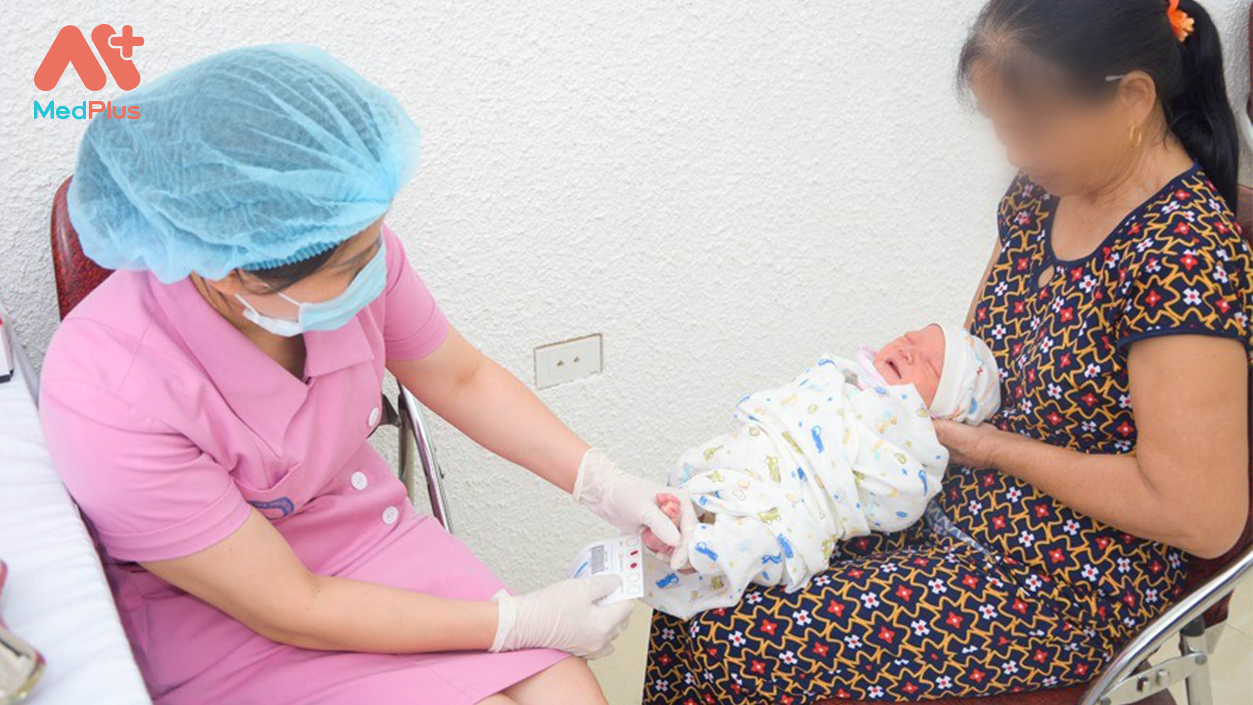 Dịch vụ sàng lọc lấy máu gót chân tại Bệnh viện sản nhi Lào Cai