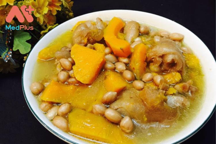 Canh bí đỏ giò heo với lạc
