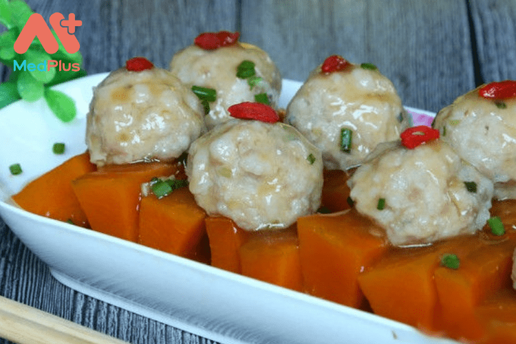 Canh bí đỏ nấu thịt viên