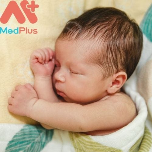 đổ mồ hôi khi ngủ ở trẻ sơ sinh