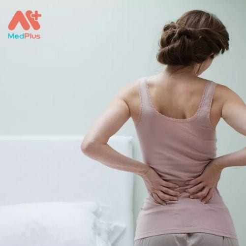 Đau lưng dưới là triệu chứng phổ biến nhất của bệnh viêm vùng chậu.