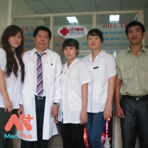 Đội ngũ bác sĩ và nhân viên tại Phòng khám Da liễu Lê Minh
