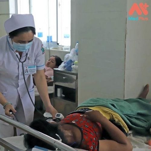 Đội ngũ bác sĩ và nhân viên y tế Bệnh viện II Lâm Đồng có chuyên môn và tận tâm