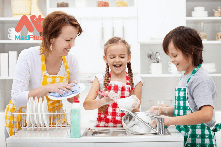 Trẻ hạnh phúc hơn khi được làm việc nhà mà chúng thích