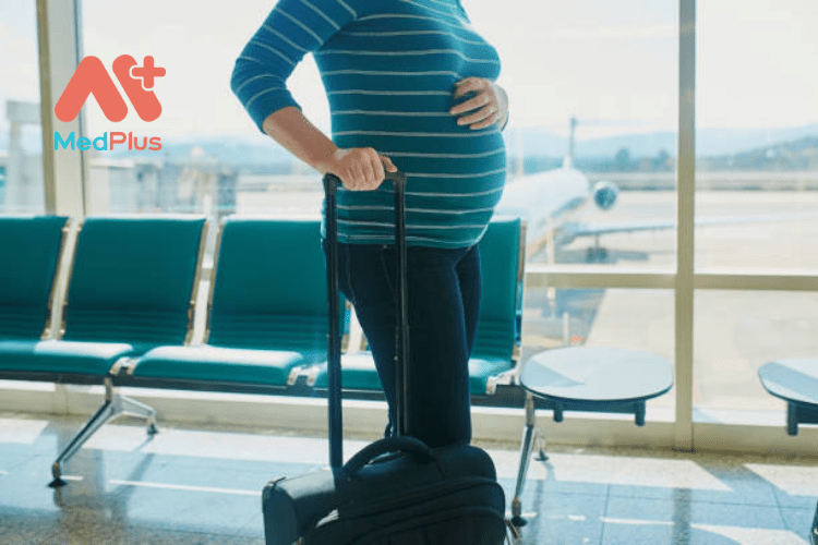Phụ nữ mang thai có nên đi máy bay không?