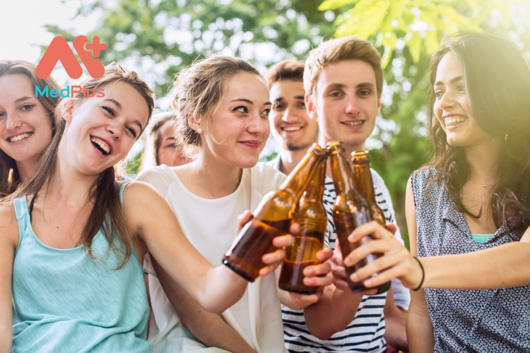 Những vấn đề xã hội như thanh thiếu niên chưa đủ tuổi uống rượu bia đang ngày càng phổ biến