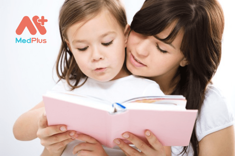 Đọc sách cho trẻ nghe