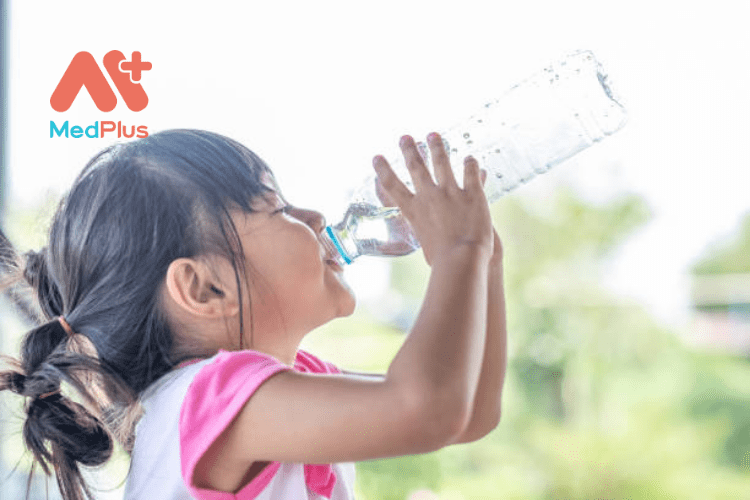 Uống đủ nước giúp xoa dịu căng thẳng