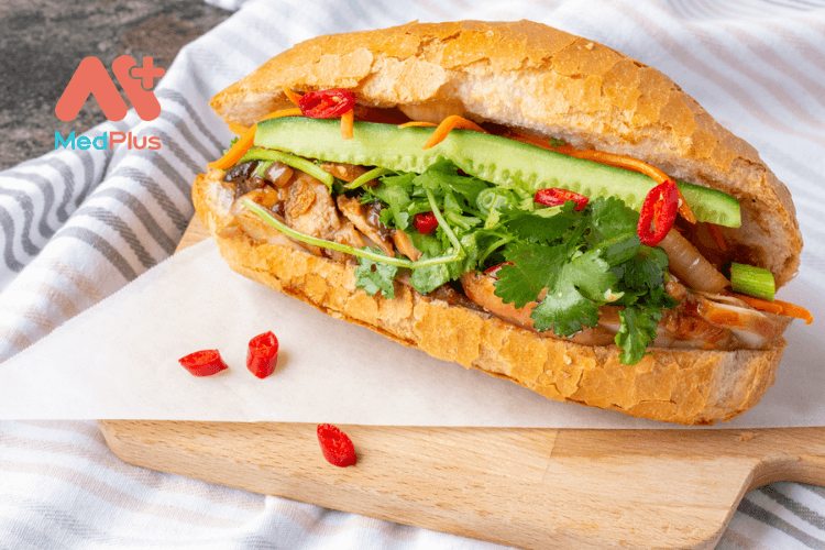 Bánh mì thịt gà Việt Nam