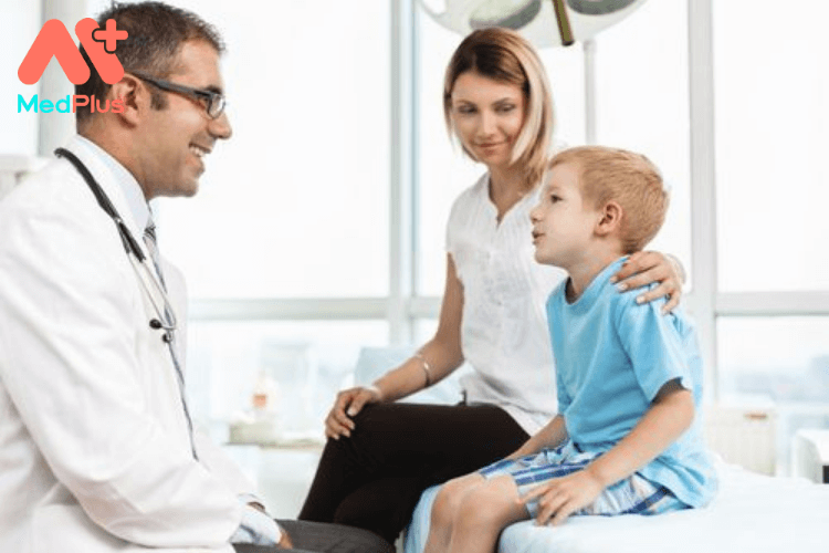 Biện pháp để giúp trẻ bình tĩnh khi gặp bác sĩ