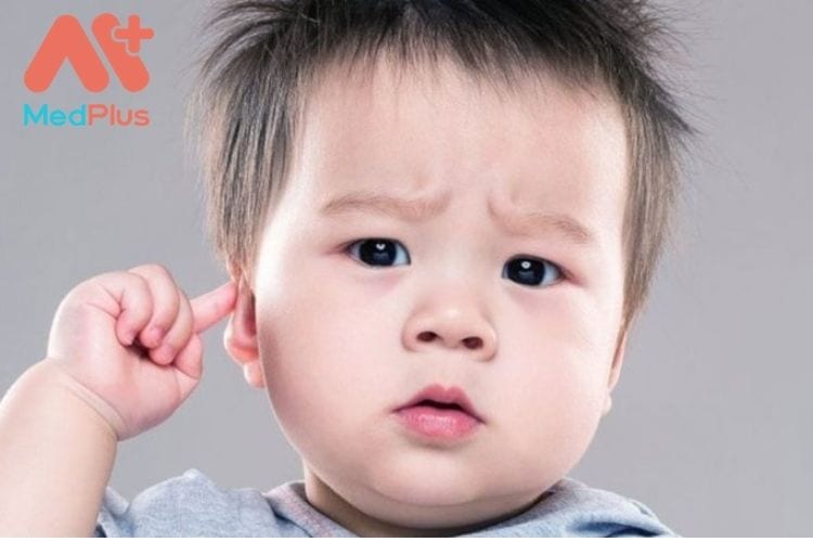 Trên thực tế, các bậc cha mẹ thường thậm chí không biết con mình bị khiếm thính cho đến khi họ nhận thấy trẻ bị chậm nói.