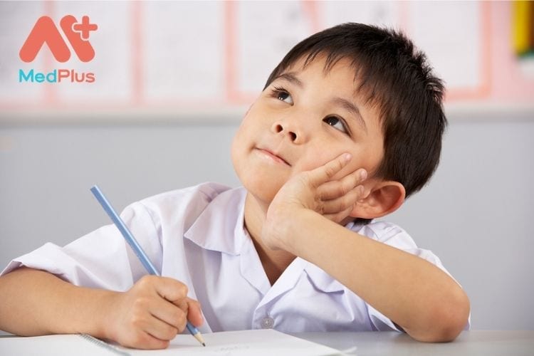 trẻ em bắt đầu viết các từ thực sự tuân theo các quy tắc của ngôn ngữ viết ngay từ khi 3 tuổi.