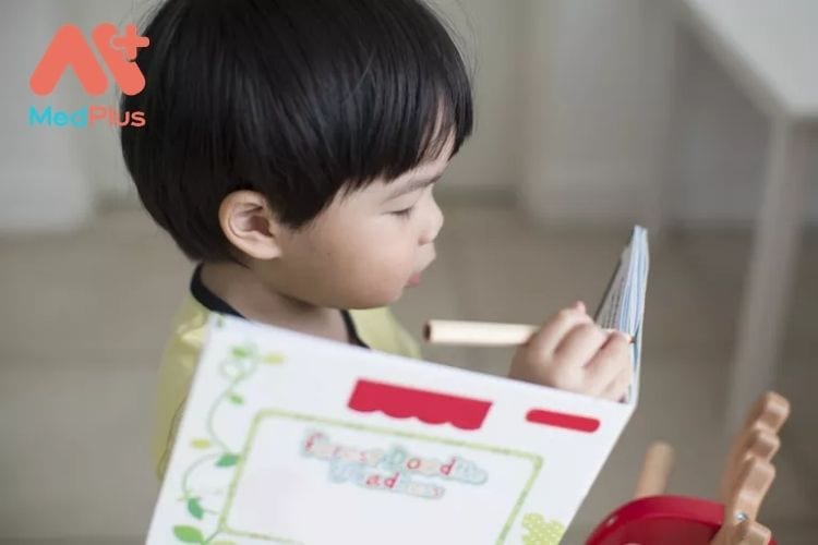 trẻ em thực sự bắt đầu học kỹ năng viết ngay từ khi ba tuổi. 