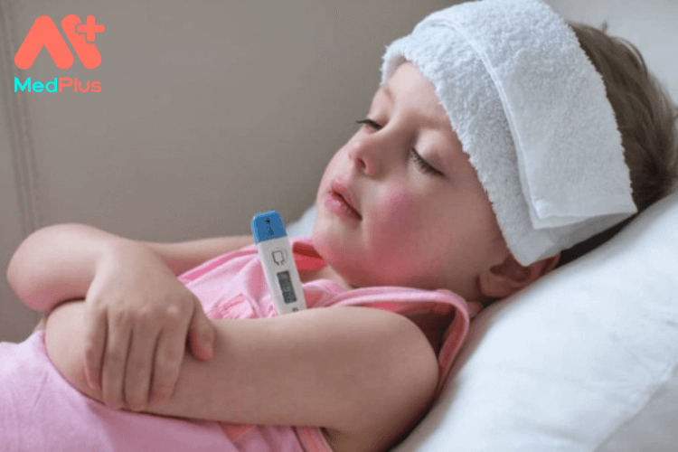 Phải làm gì nếu con bạn bị sốt kéo dài