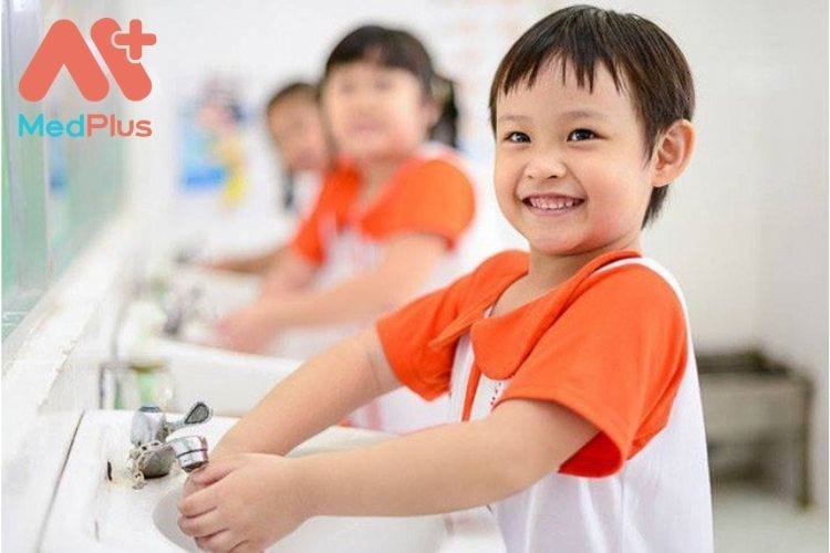 Dạy trẻ rửa tay đúng cách để giữ gìn vệ sinh cá nhân