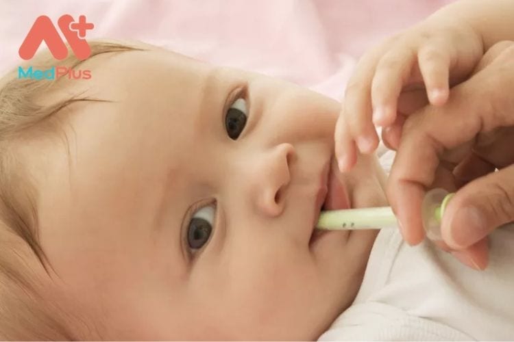 Dưới đây là các chất bổ sung vitamin và khoáng chất mà trẻ sơ sinh bú sữa mẹ thường nhận được.