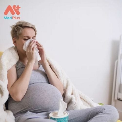 Bệnh cúm là một bệnh lây truyền qua đường hô hấp nghiêm trọng có thể dẫn đến các biến chứng cho phụ nữ mang thai và thai nhi của họ.
