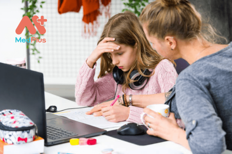 Những tác động tiêu cực của dậy thì sớm